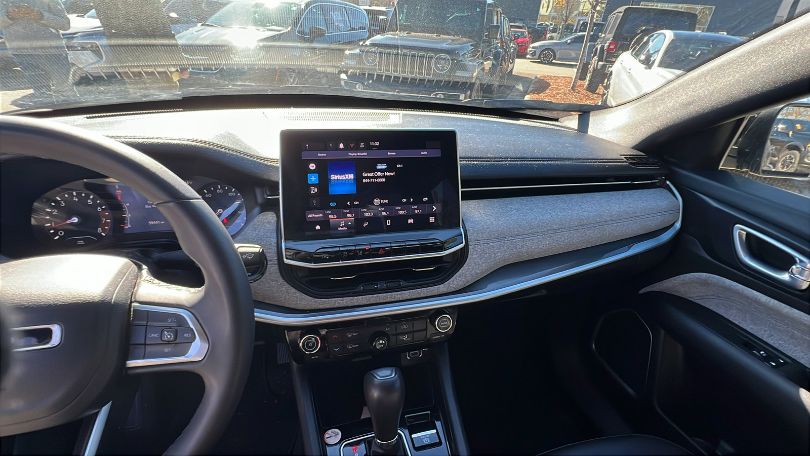 Used 2024 Jeep Compass Latitude image 30