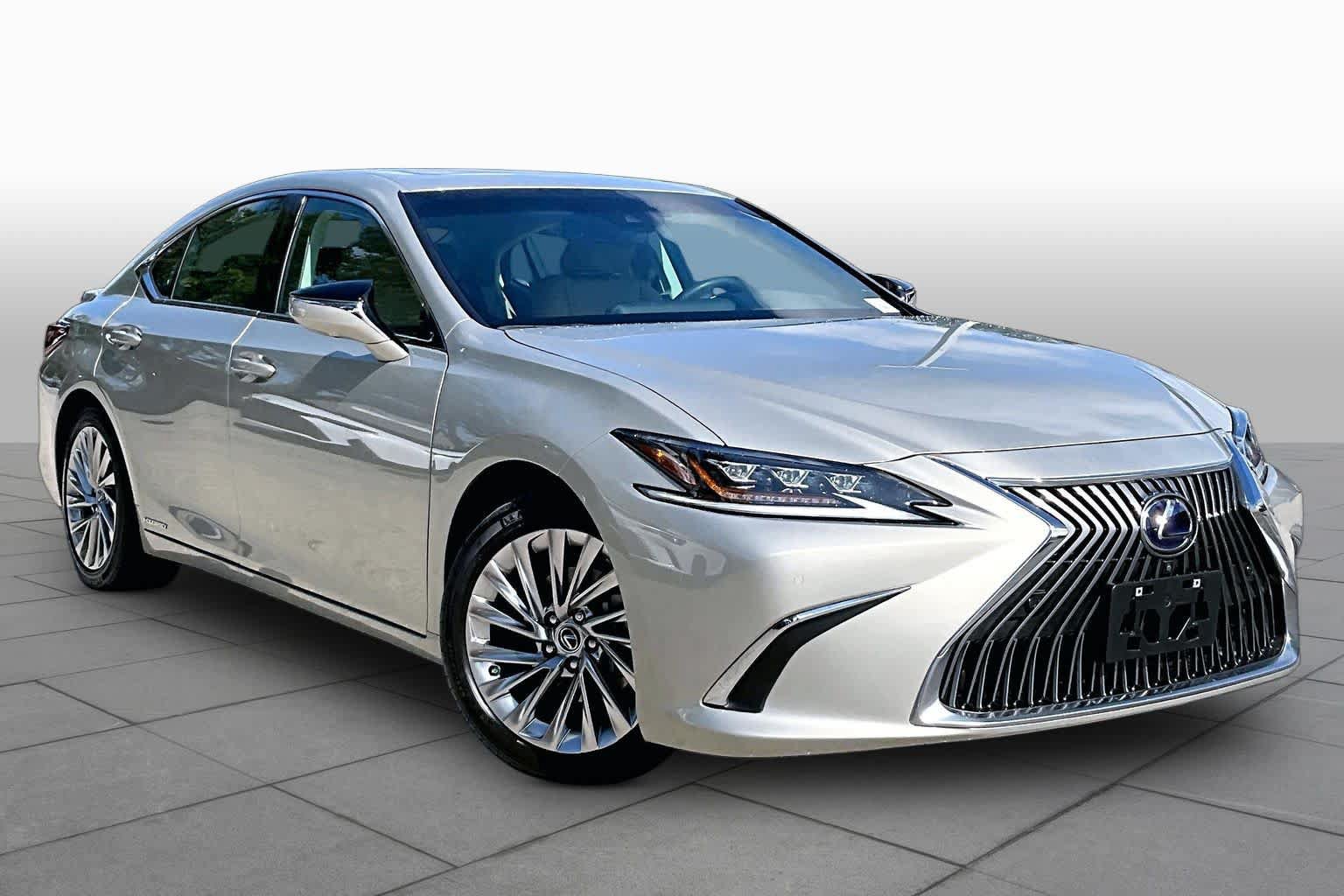 Used 2021 Lexus ES 300h Ultra Luxury w/ Accessory Package 2 FWD image 3