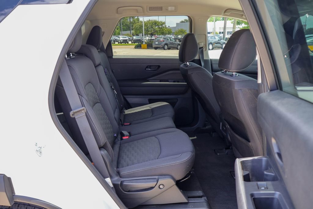 Used 2024 Nissan Pathfinder SV AWD/4WD image 10