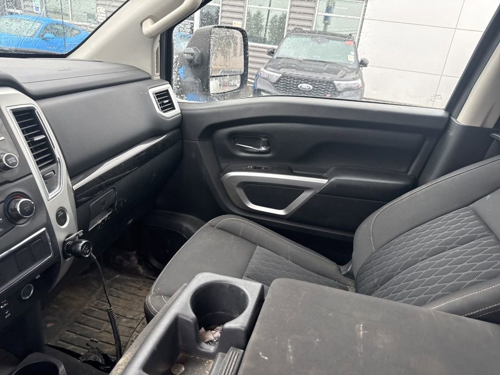 Used 2017 Nissan Titan SV image 13
