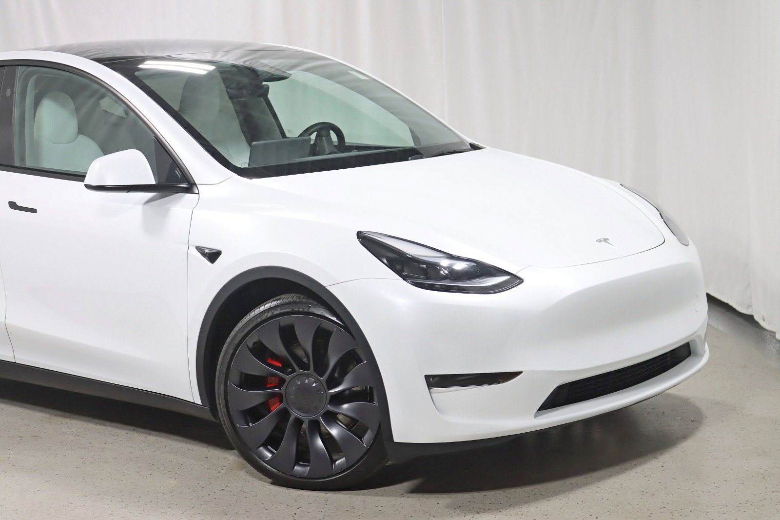 Used 2025 Tesla Model Y Performance image 2