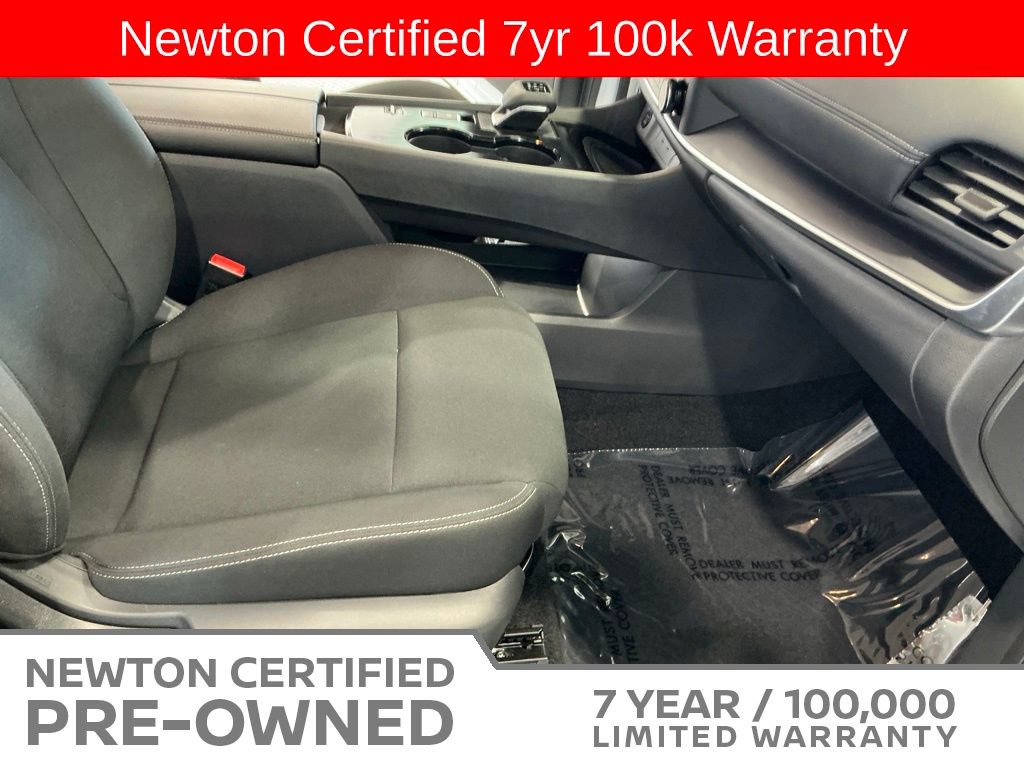 Used 2025 Nissan Rogue S FWD image 13
