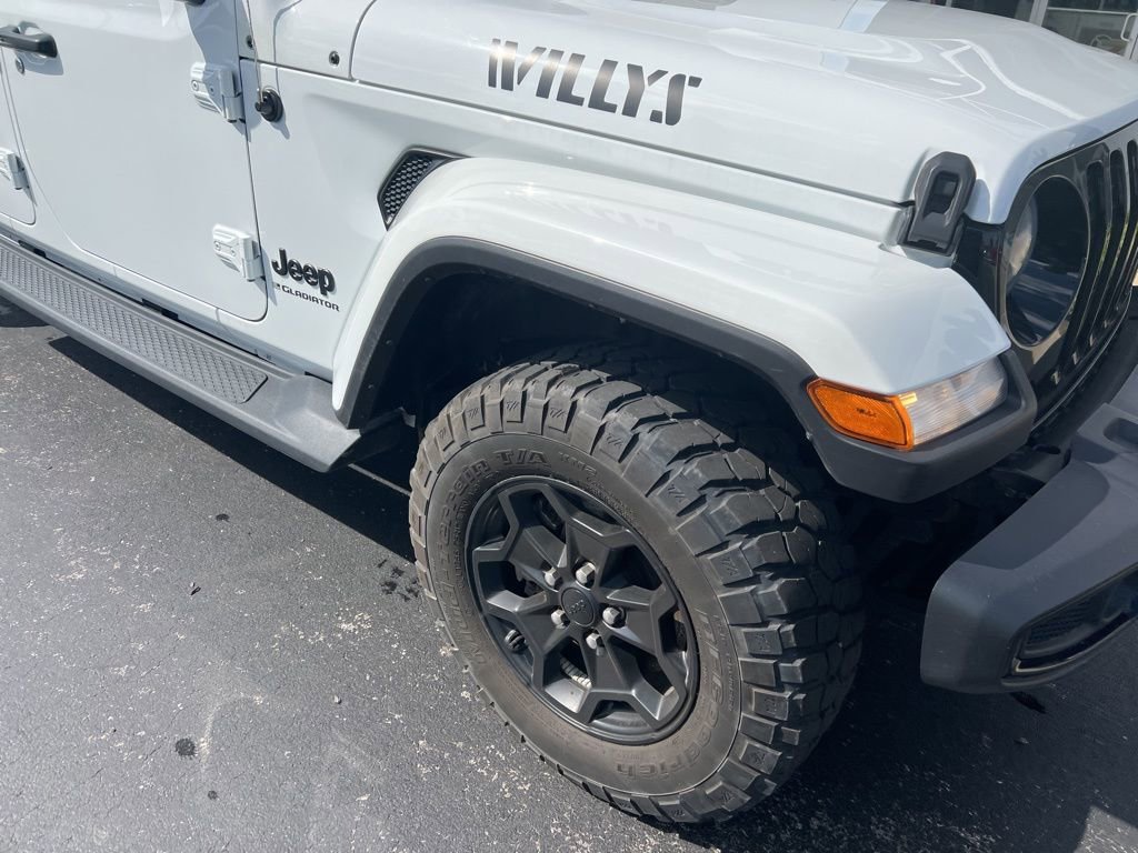 Certified 2023 Jeep Gladiator Sport AWD/4WD image 2