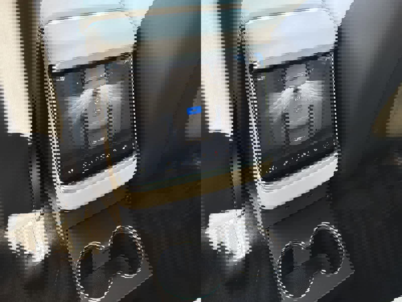 Used 2024 Tesla Model X image 29