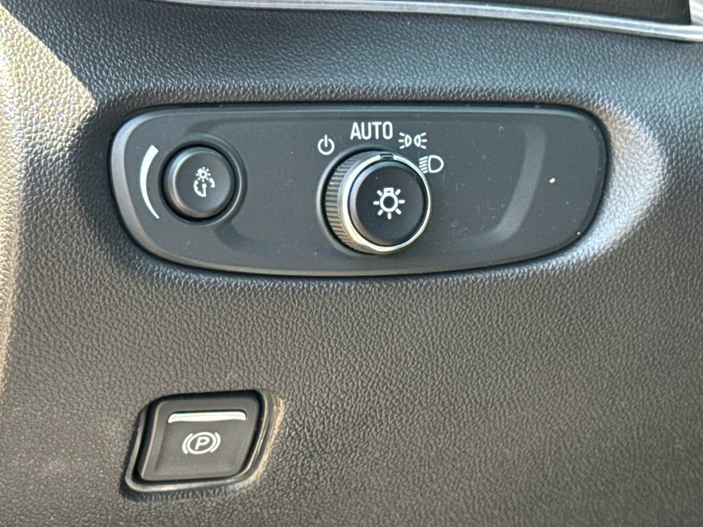 Used 2024 Chevrolet Blazer LT w/ Midnight/Sport Edition FWD image 23