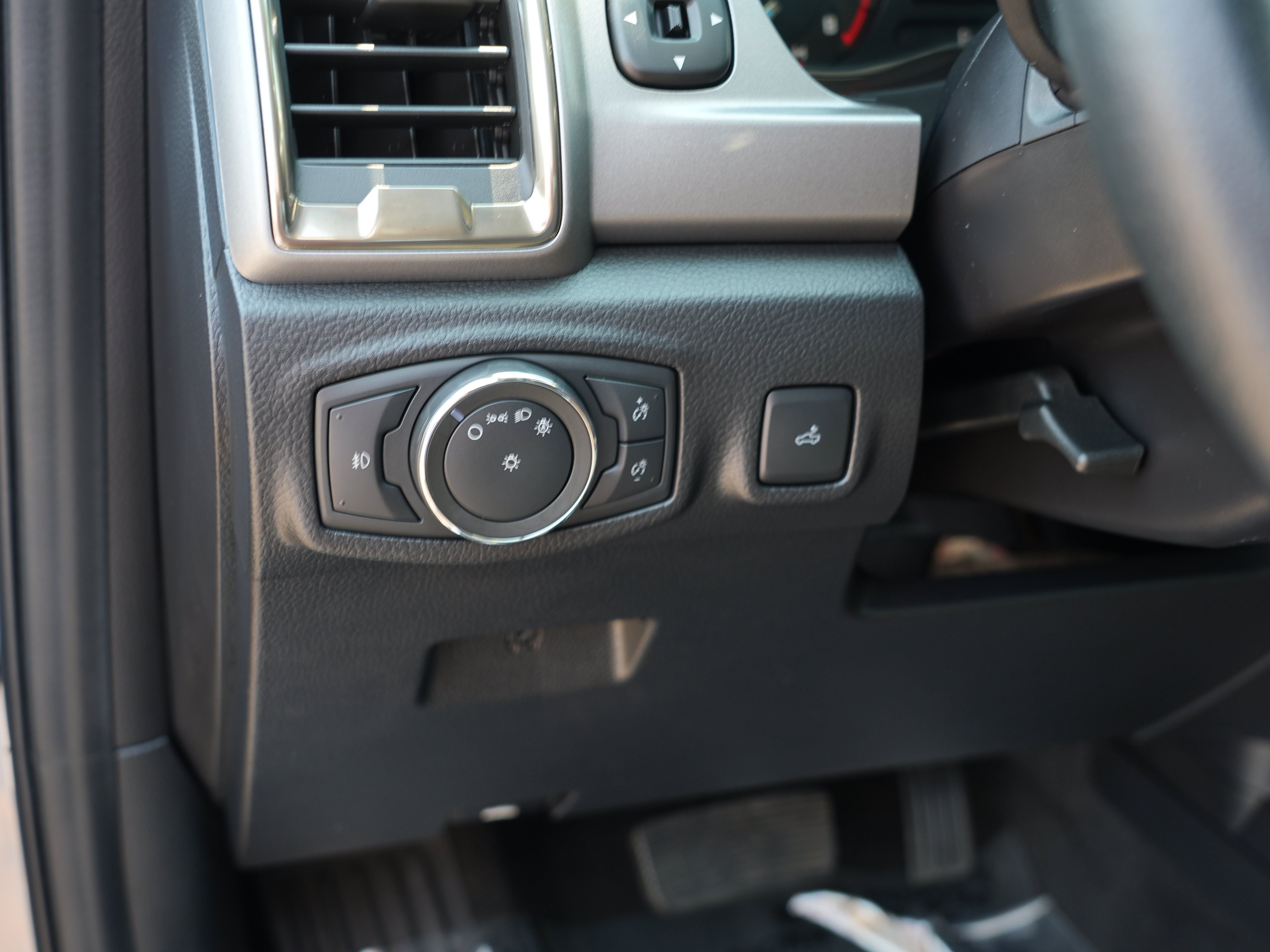 Used 2021 Ford Ranger XLT w/ Equipment Group 302A High AWD/4WD image 18