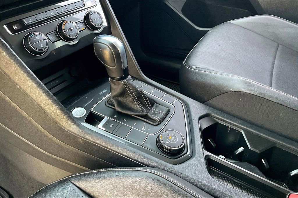 Used 2021 Volkswagen Tiguan SE image 19