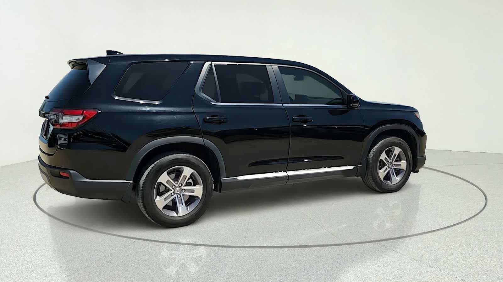 Used 2023 Honda Pilot EX-L image 8