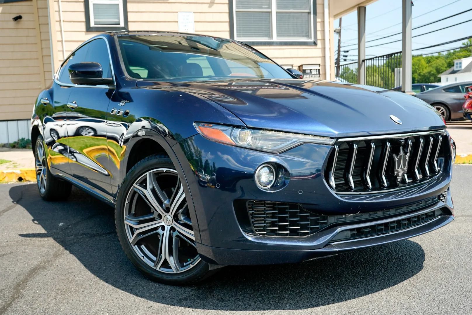 Used 2023 Maserati Levante GT AWD/4WD image 3