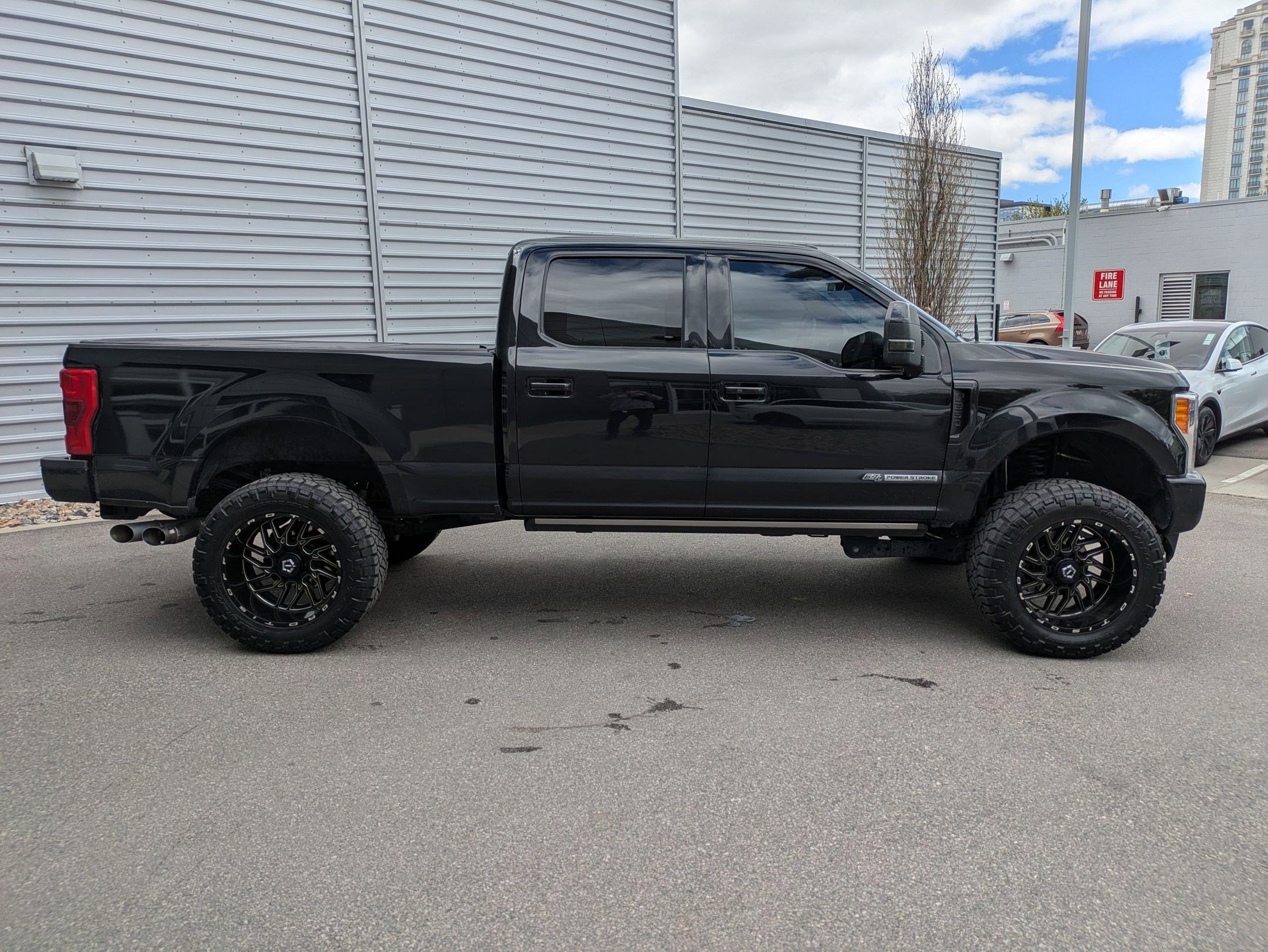 Used 2017 Ford F350 Platinum w/ Platinum Ultimate Package image 2