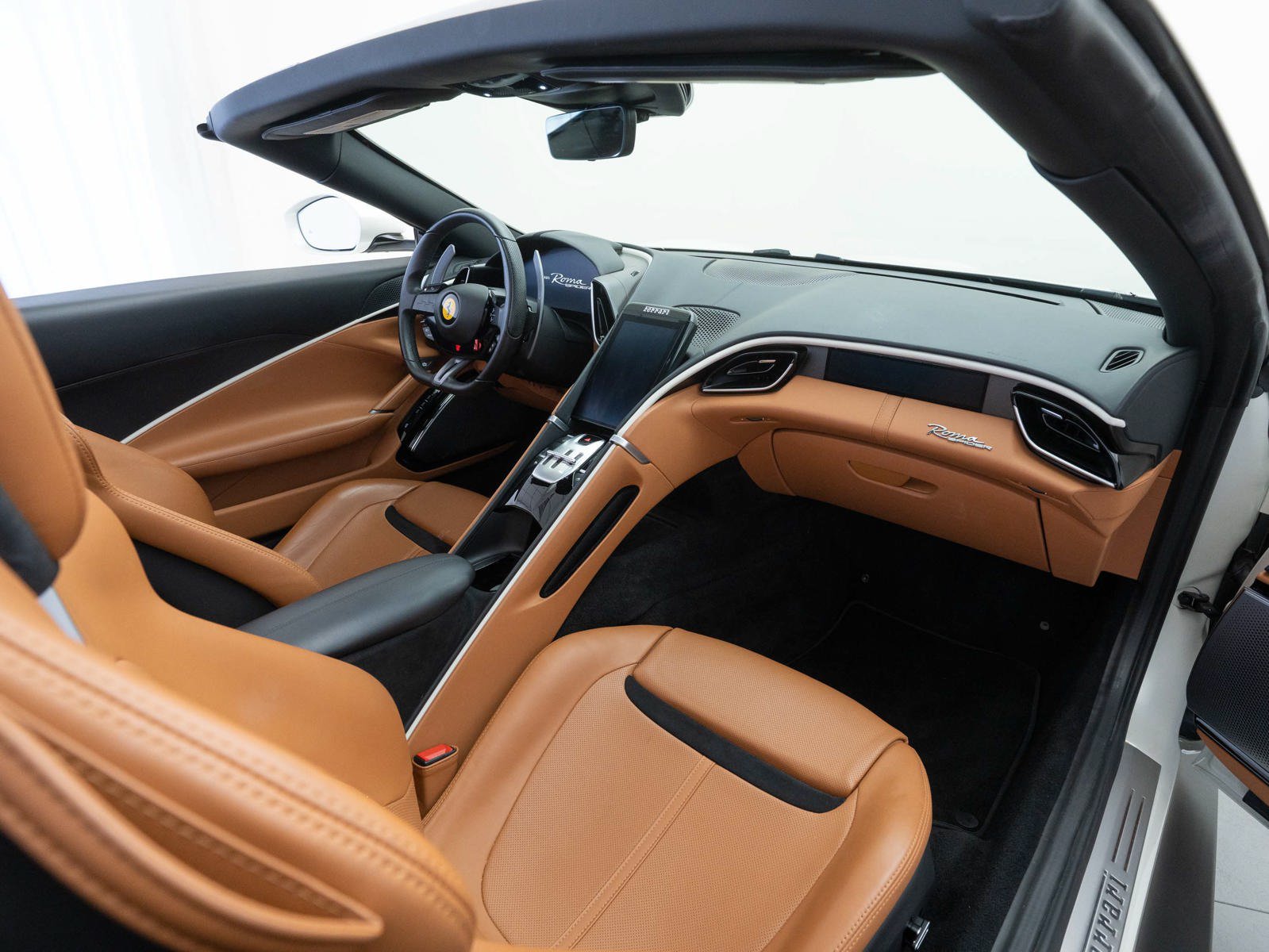 Used 2024 Ferrari Roma Spider RWD image 13