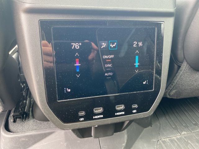 Used 2025 GMC Yukon Denali Ultimate image 32