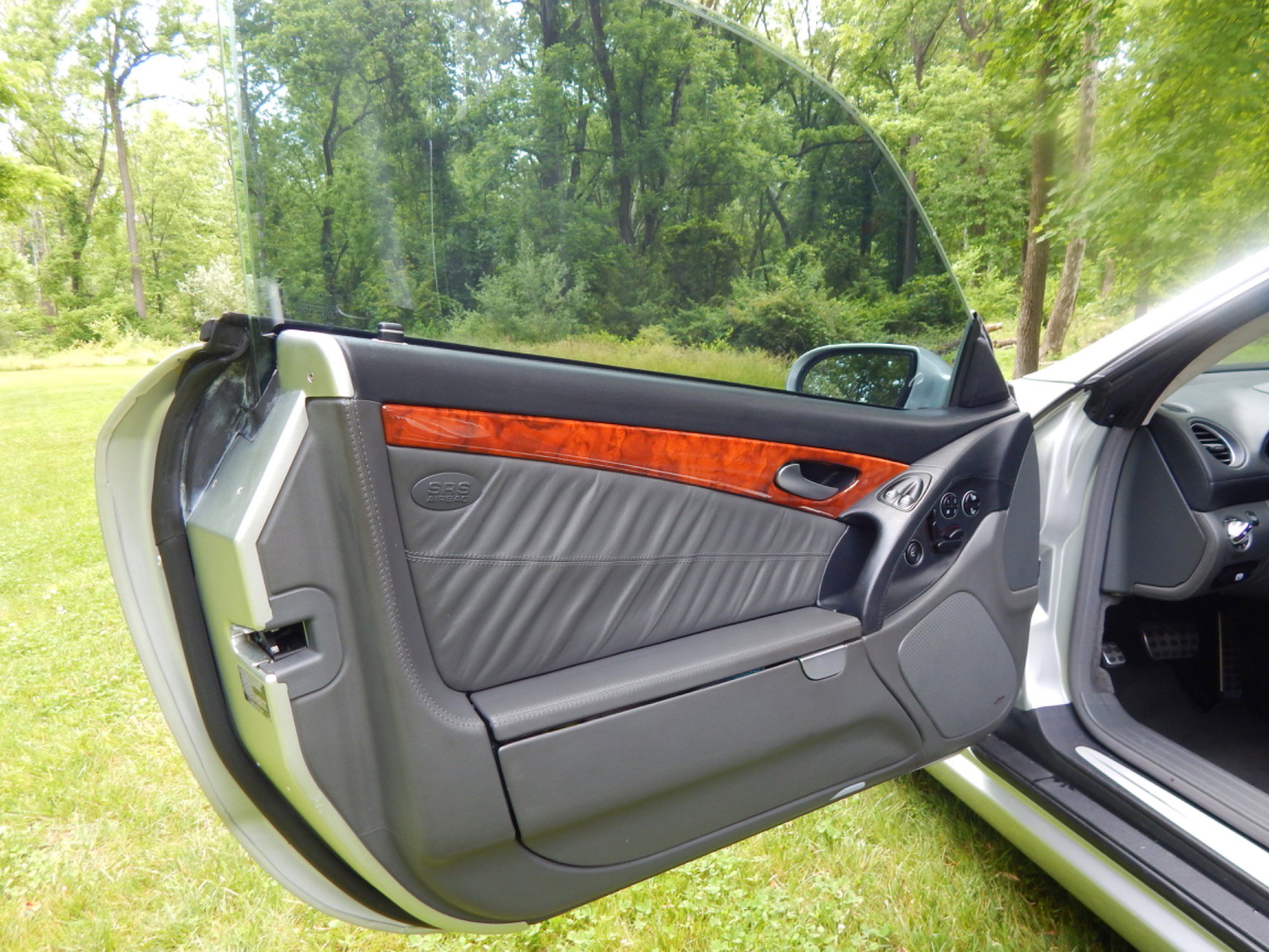 Used 2005 Mercedes-Benz SL 600 w/ AMG Sport Pkg image 22