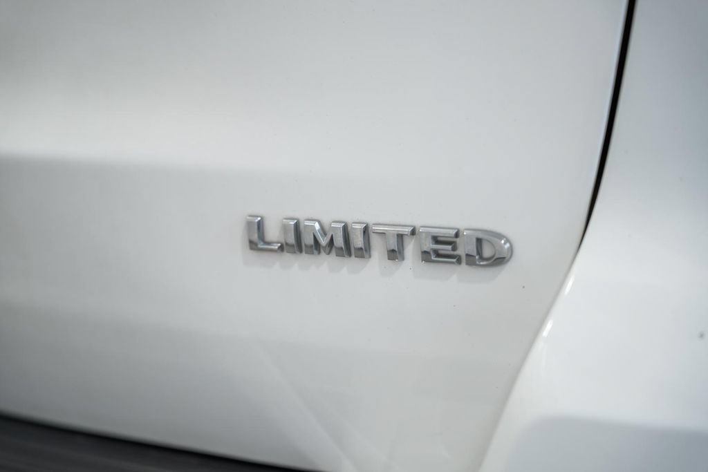 Used 2019 Jeep Grand Cherokee Limited AWD/4WD image 8