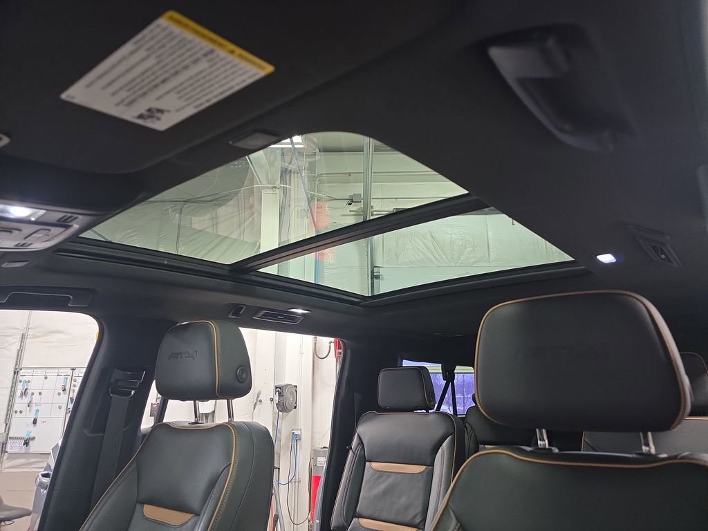 Used 2021 GMC Yukon XL AT4 image 30
