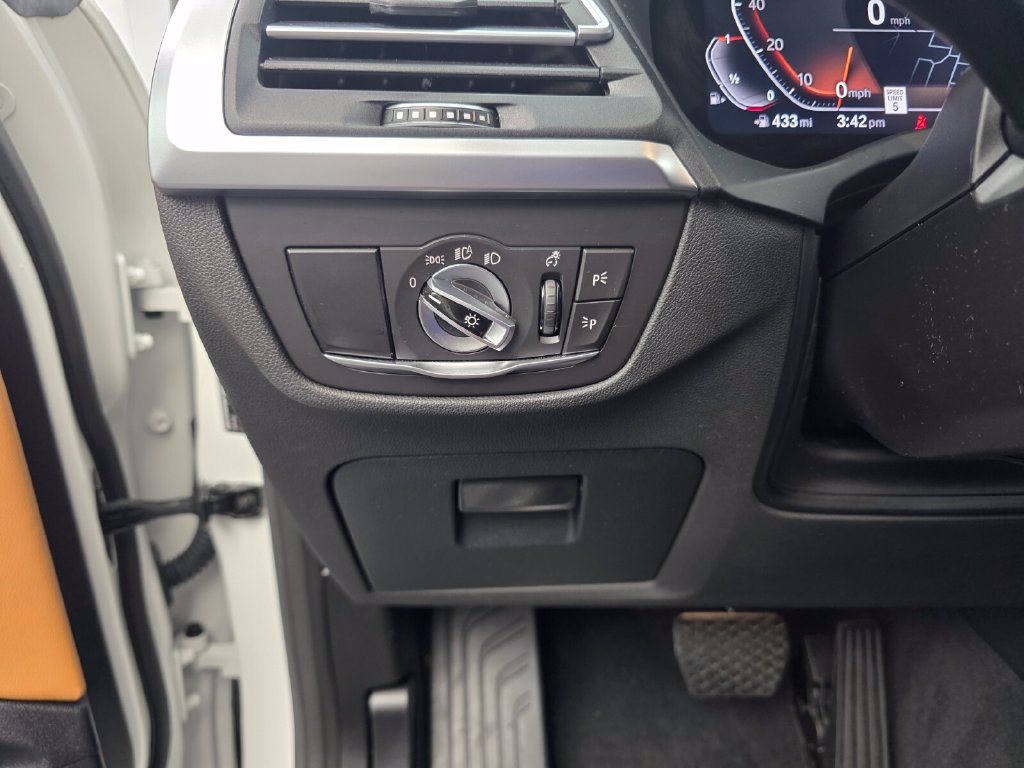 Certified 2024 BMW X3 sDrive30i w/ Convenience Package RWD image 26