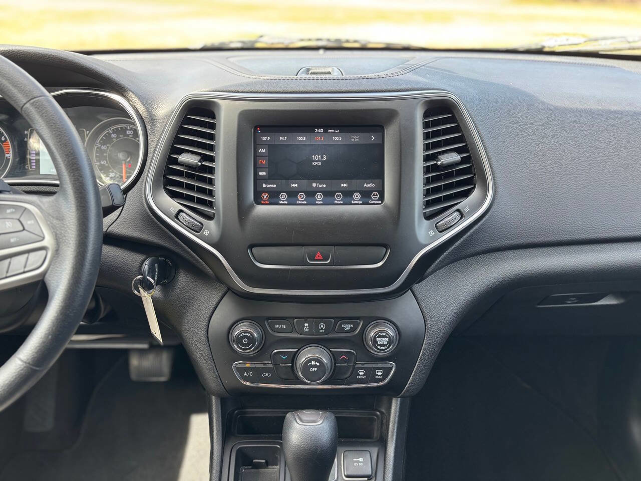 Used 2019 Jeep Cherokee Latitude w/ Popular Appearance Group image 15