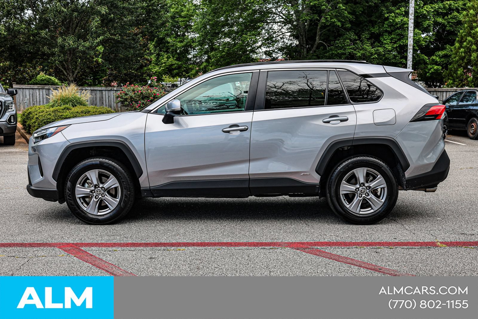 Used 2024 Toyota RAV4 LE AWD/4WD image 9