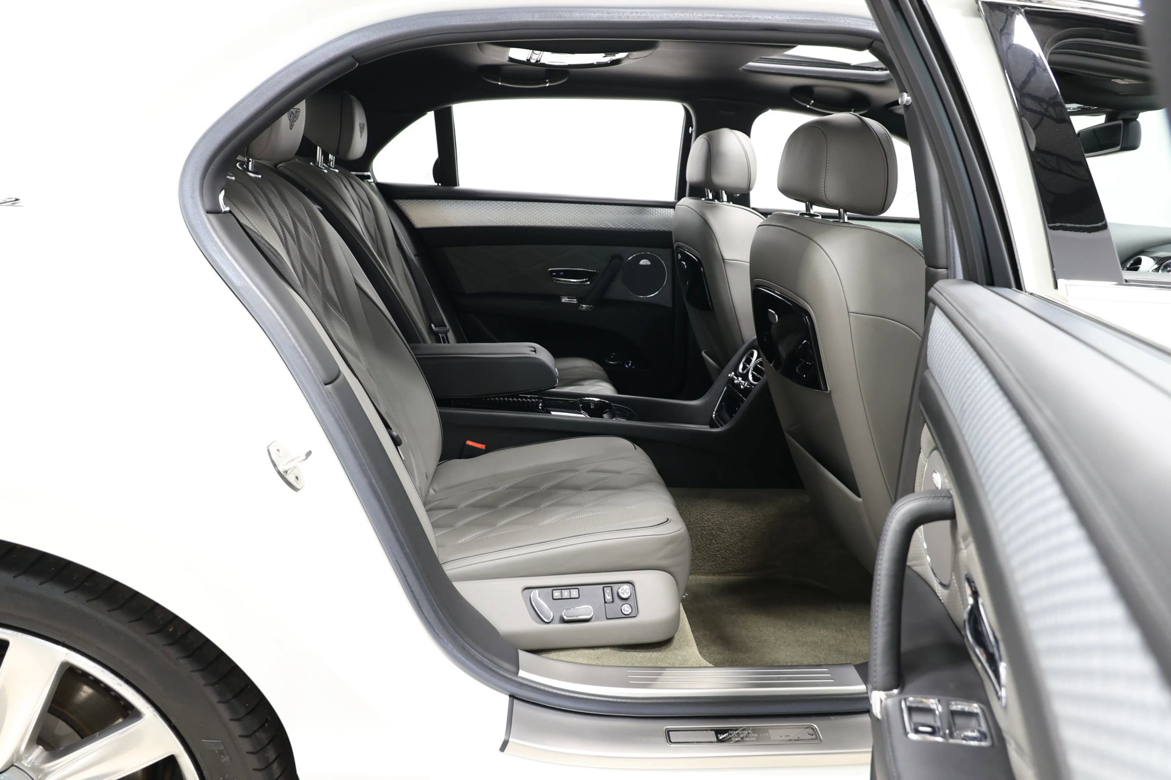 Used 2014 Bentley Flying Spur W12 image 62