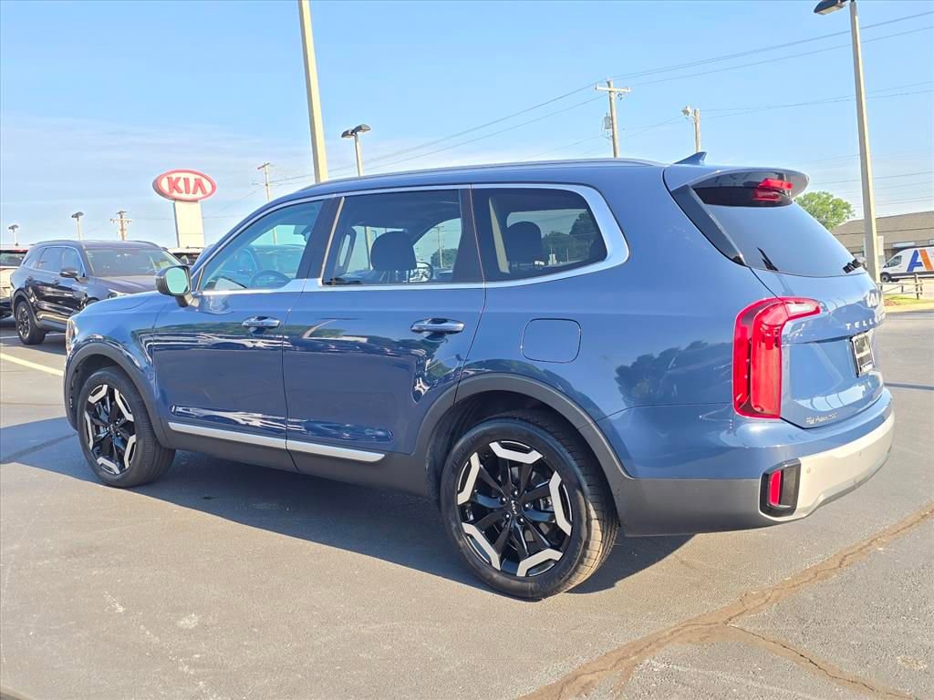 Used 2023 Kia Telluride S w/ S Sunroof Package FWD image 5