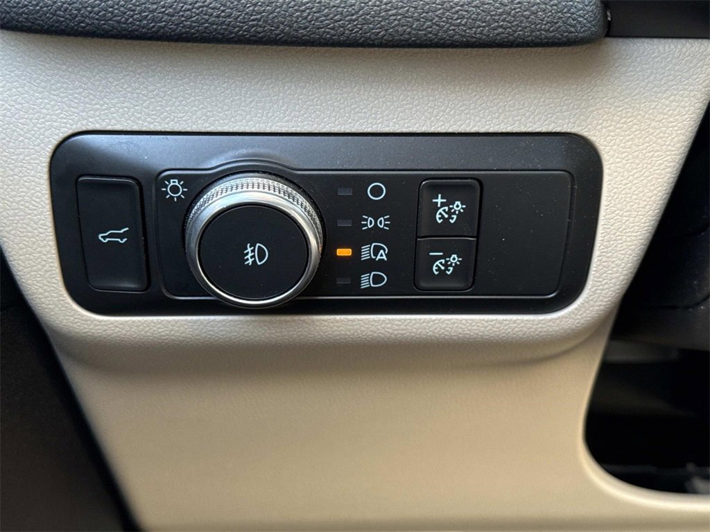 Used 2020 Ford Escape Titanium image 30