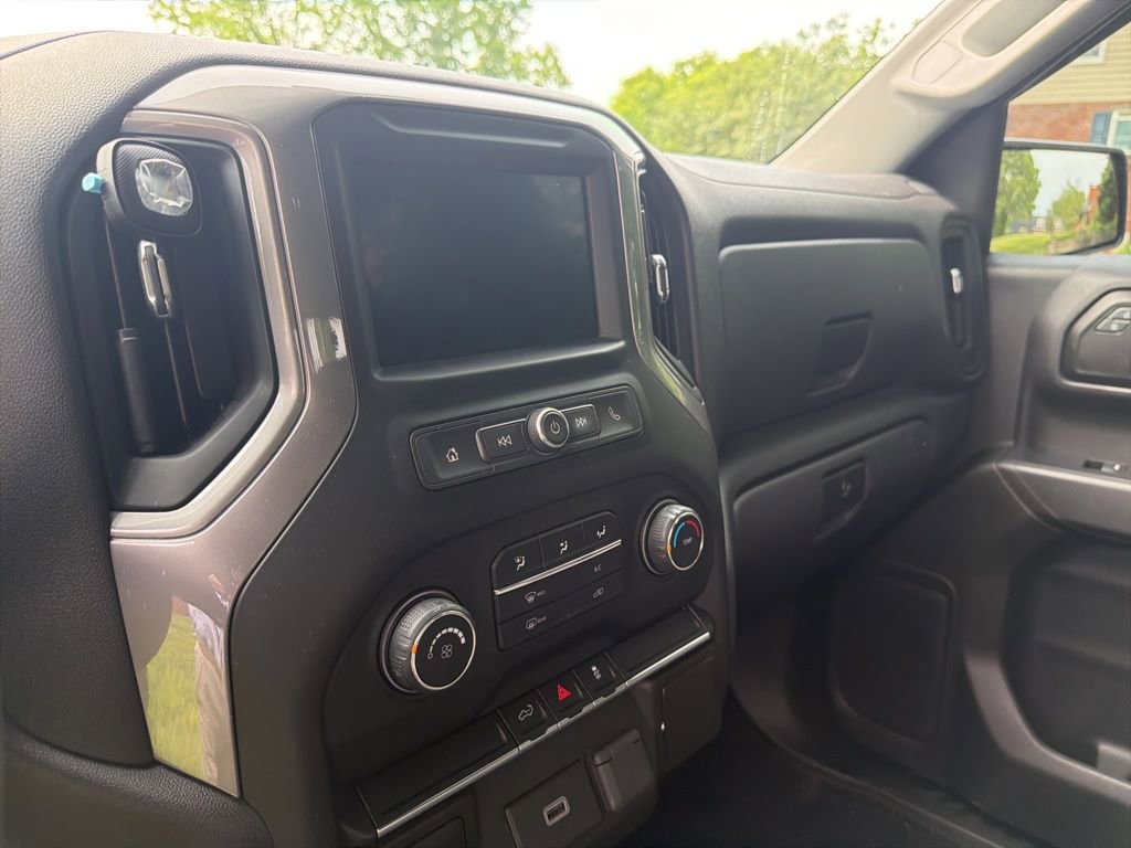 Used 2020 Chevrolet Silverado 1500 Custom w/ Custom Value Package AWD/4WD image 26