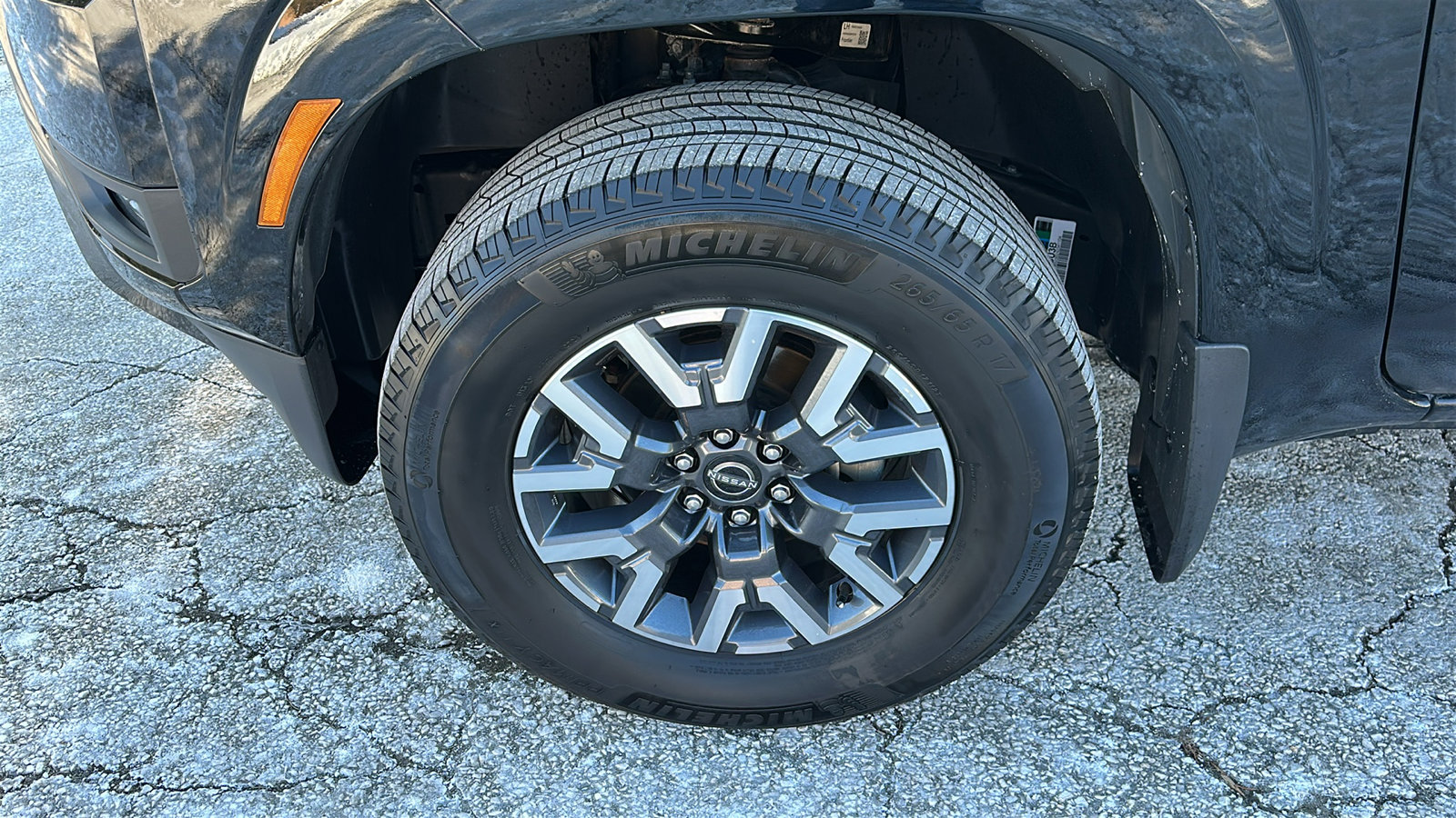 Certified 2025 Nissan Frontier SL image 9