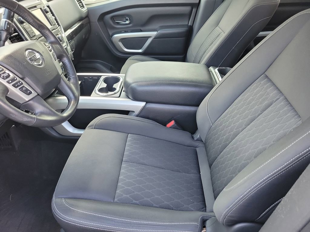 Used 2018 Nissan Titan SV w/ SV Convenience Package AWD/4WD image 19