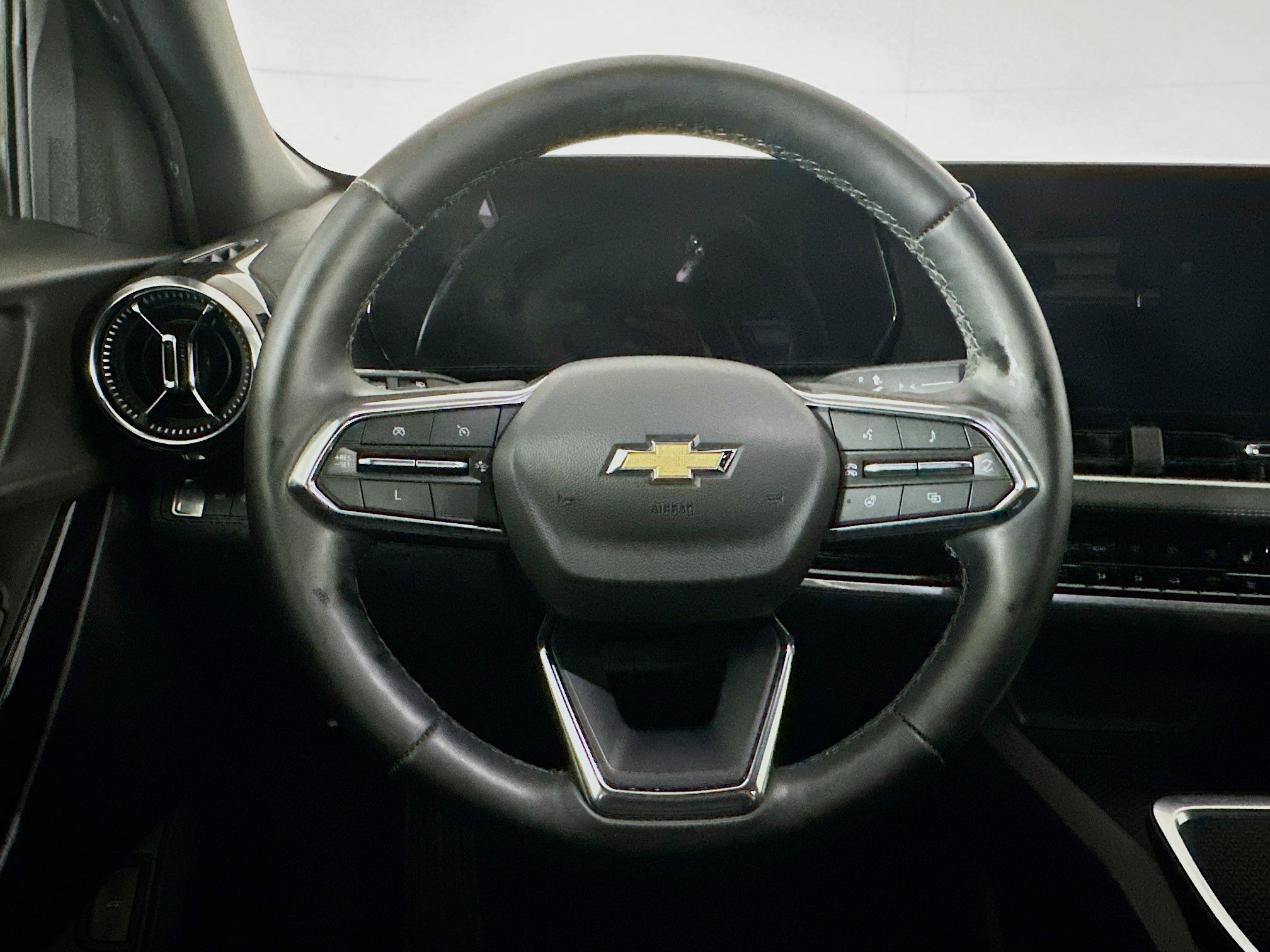 Used 2025 Chevrolet Equinox LT w/ Convenience Package II image 18