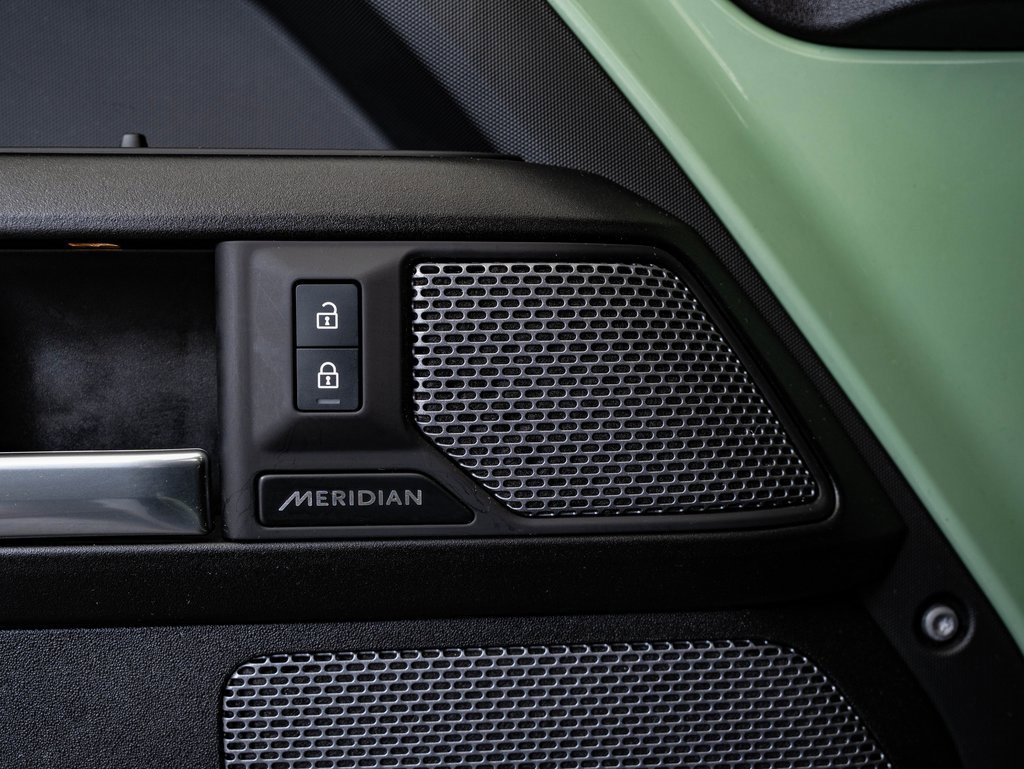 Used 2023 Land Rover Defender 110 75th Limited Edition image 28