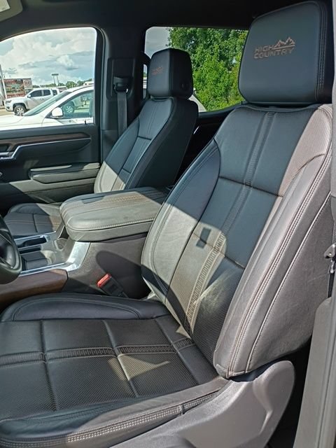 Used 2024 Chevrolet Silverado 1500 High Country w/ Z71 Off-Road Package AWD/4WD image 12