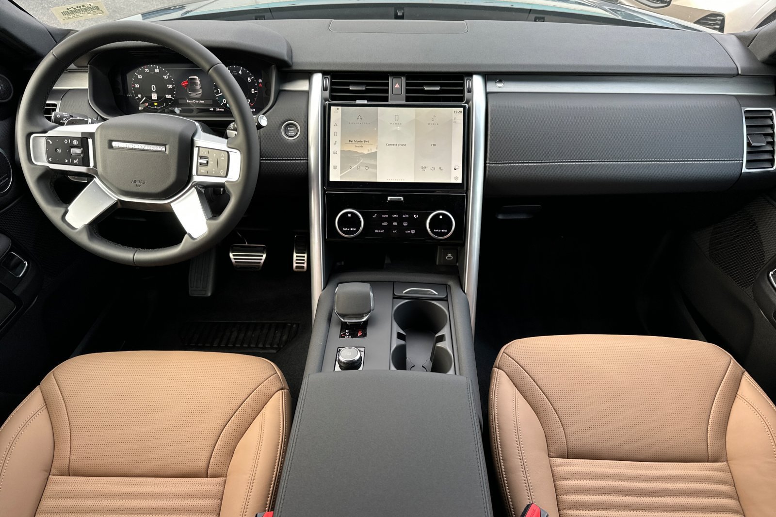 New 2025 Land Rover Discovery Dynamic SE AWD/4WD image 13