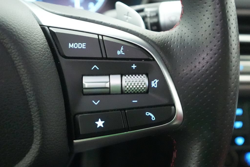 Used 2025 Genesis G70 2.5T w/ Sport Prestige Package AWD/4WD image 39