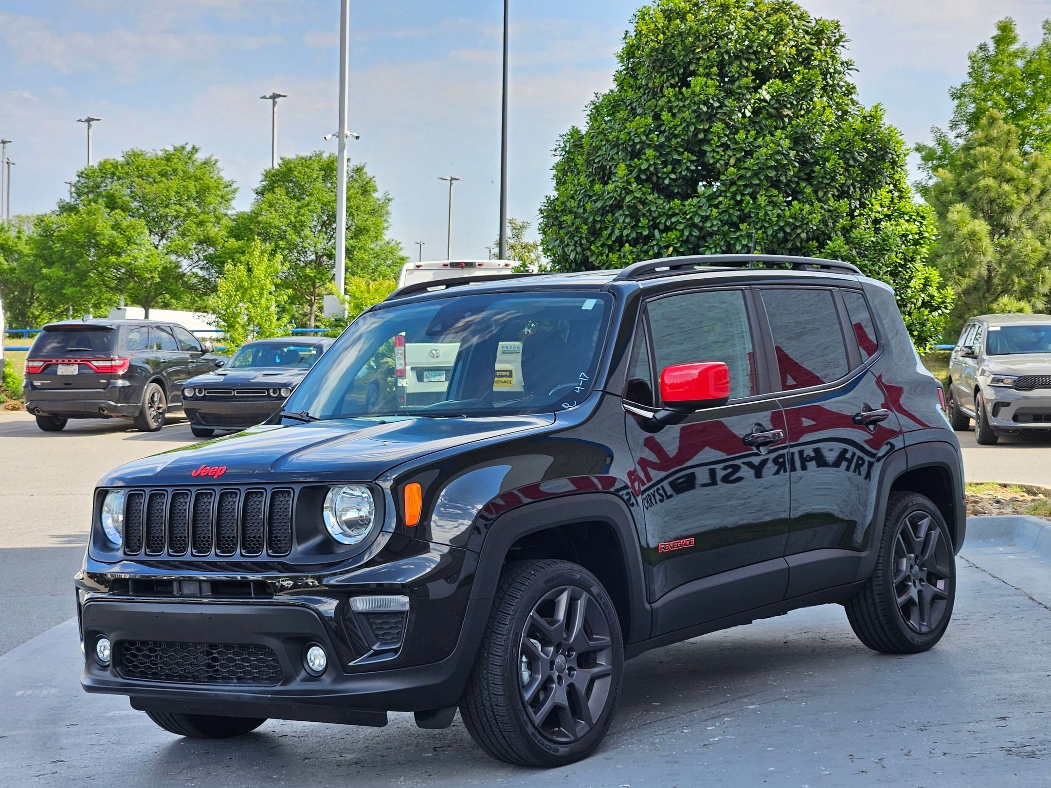Used 2022 Jeep Renegade Latitude w/ Convenience Group AWD/4WD image 3