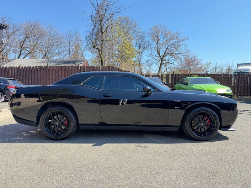 Used 2017 Dodge Challenger GT w/ GT Interior Package image 4