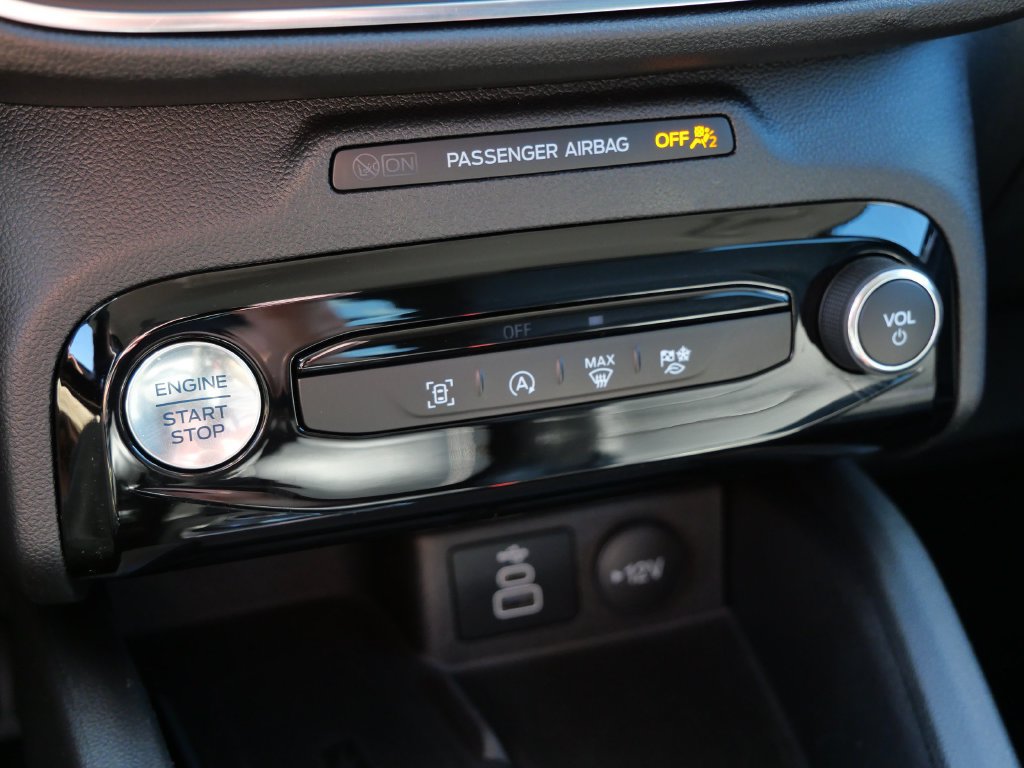 Certified 2025 Ford Escape Platinum AWD/4WD image 24