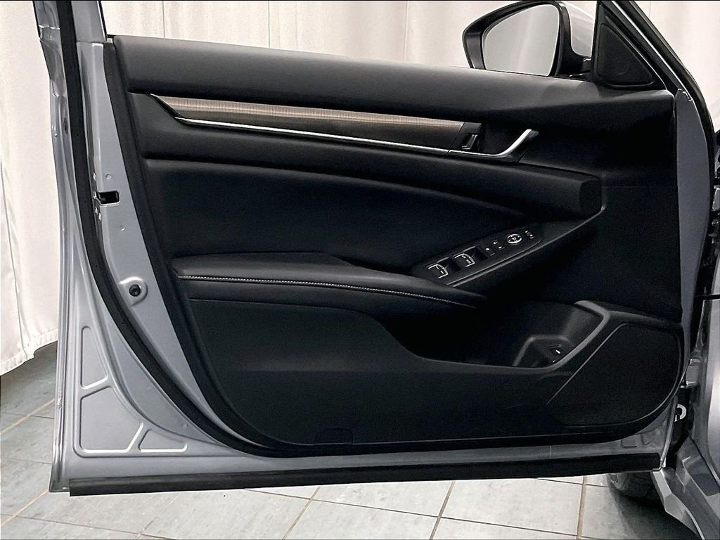 Used 2018 Honda Accord Sport image 9
