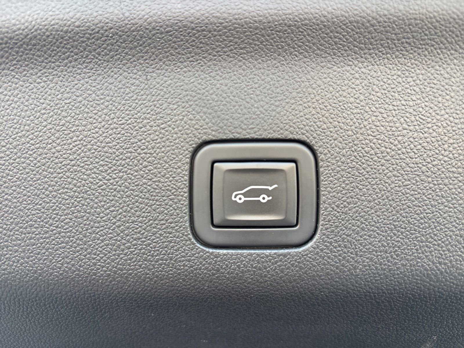 Certified 2023 GMC Yukon XL Denali w/ Advanced Technology Package image 23