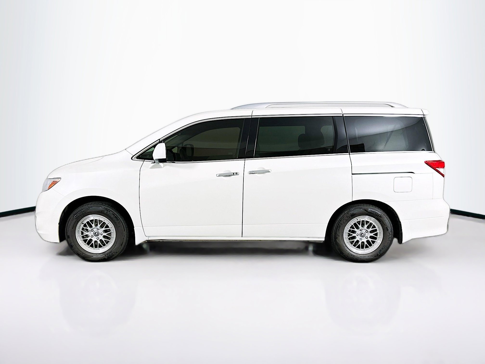 Used 2012 Nissan Quest S image 4