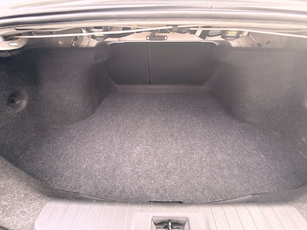 Used 2025 Nissan Sentra SV FWD image 9