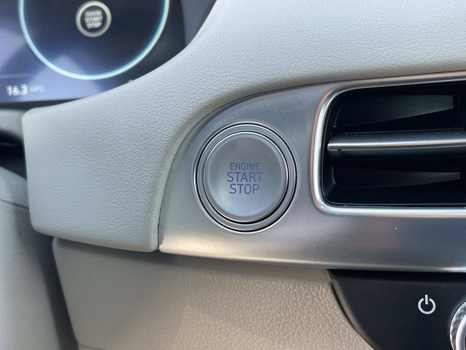 Used 2023 Hyundai Palisade Calligraphy image 17