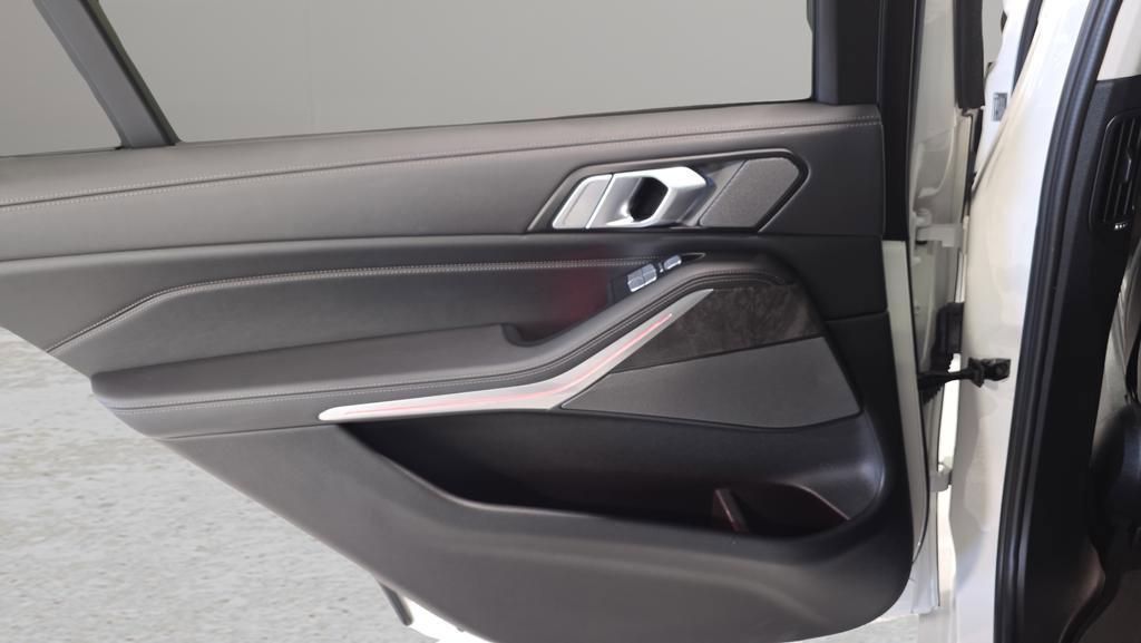 Used 2023 BMW X7 xDrive40i w/ Premium Package image 23