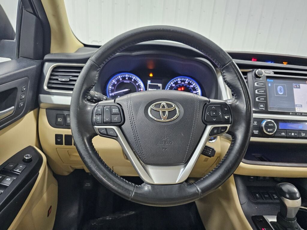 Used 2017 Toyota Highlander Limited AWD/4WD image 16