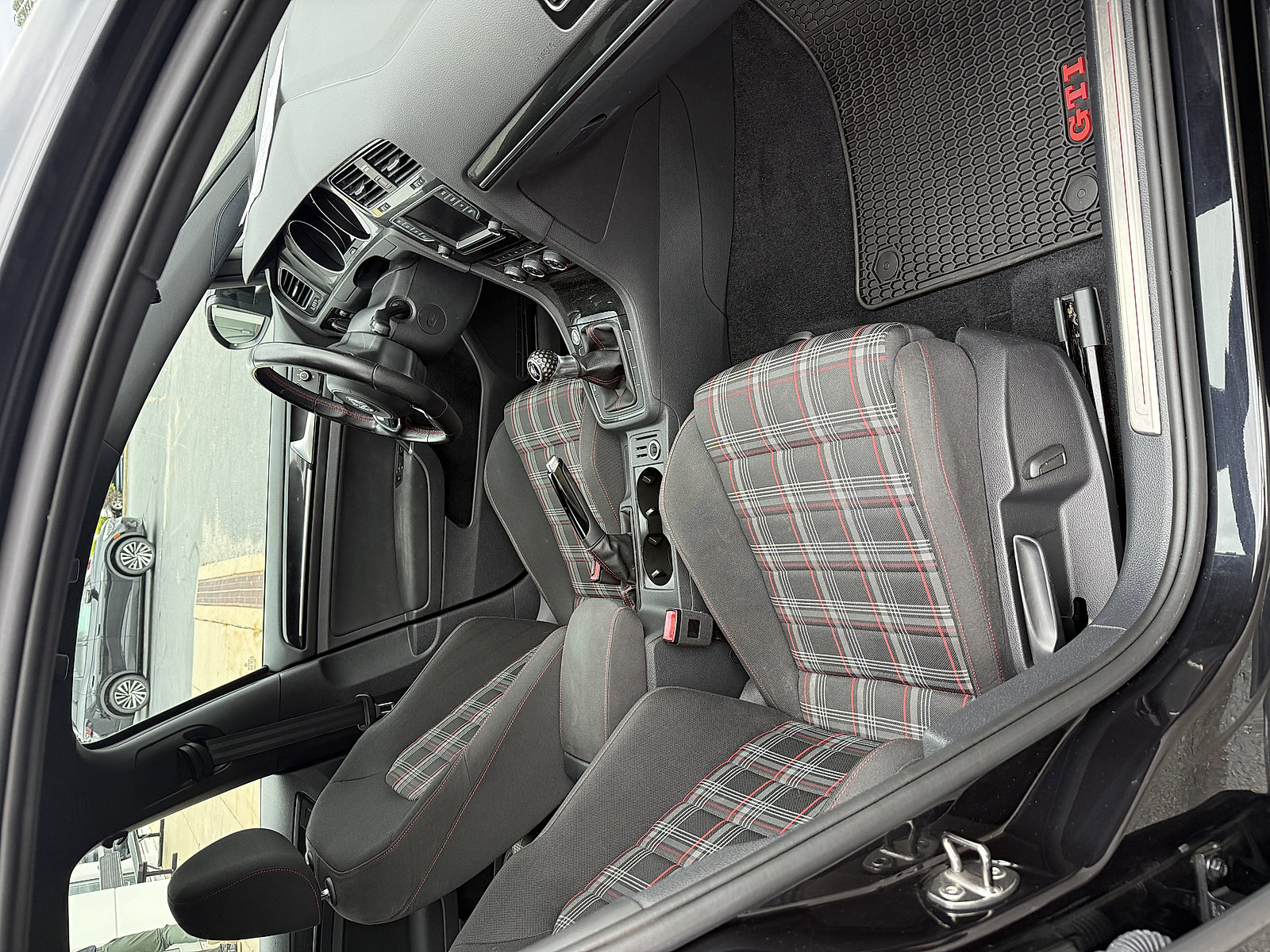 Used 2017 Volkswagen GTI Sport FWD image 4