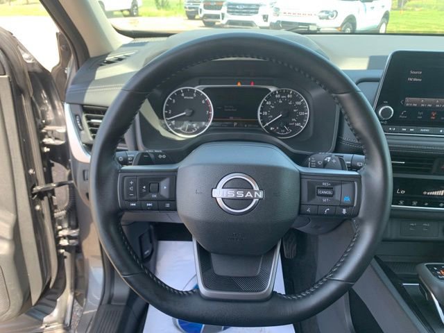 Used 2025 Nissan Rogue SV image 15