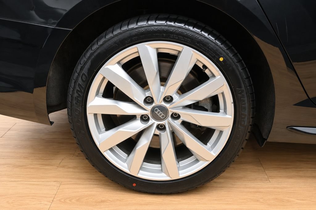 Used 2018 Audi A4 2.0T Premium w/ Convenience Package AWD/4WD image 37