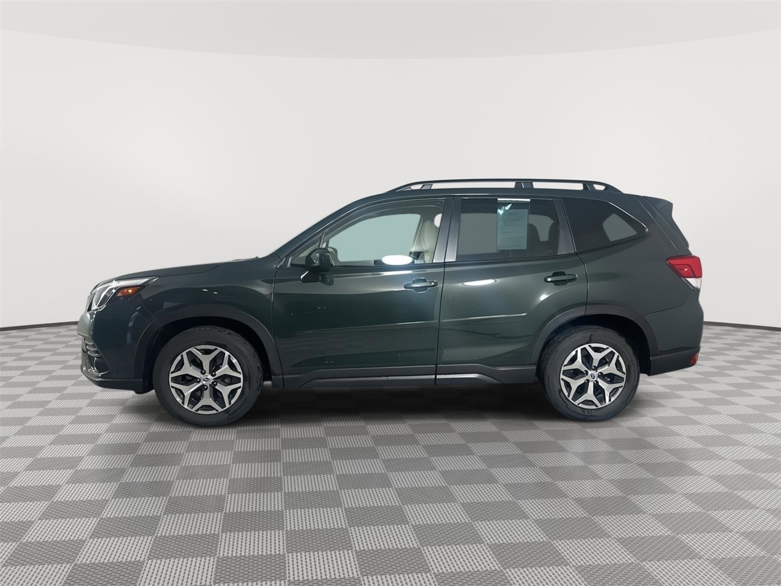 Used 2023 Subaru Forester Premium image 4