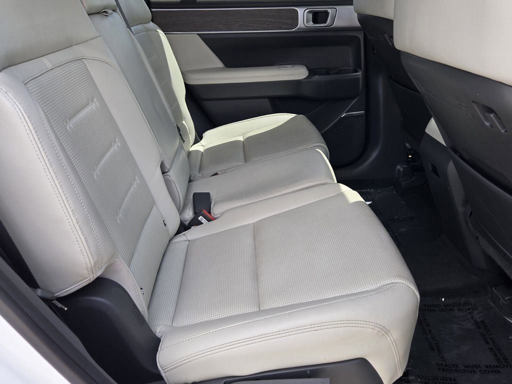 Used 2024 Hyundai Santa Fe Limited FWD image 15