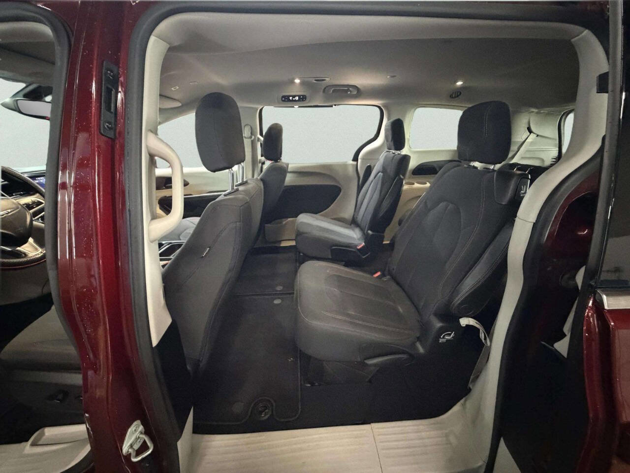 Used 2019 Chrysler Pacifica Touring Plus FWD image 19