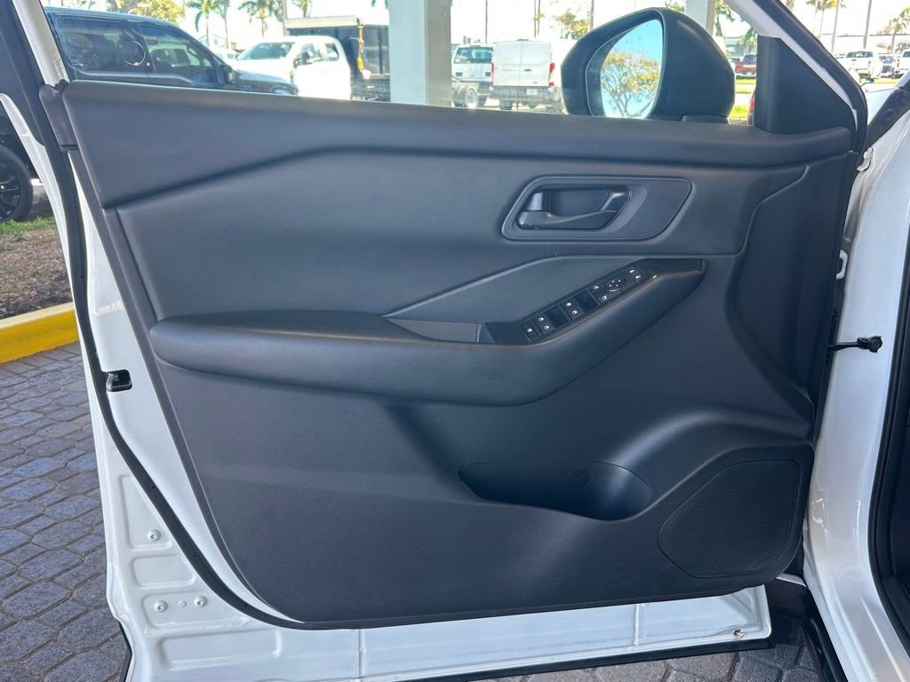 Used 2024 Nissan Rogue S AWD/4WD image 34